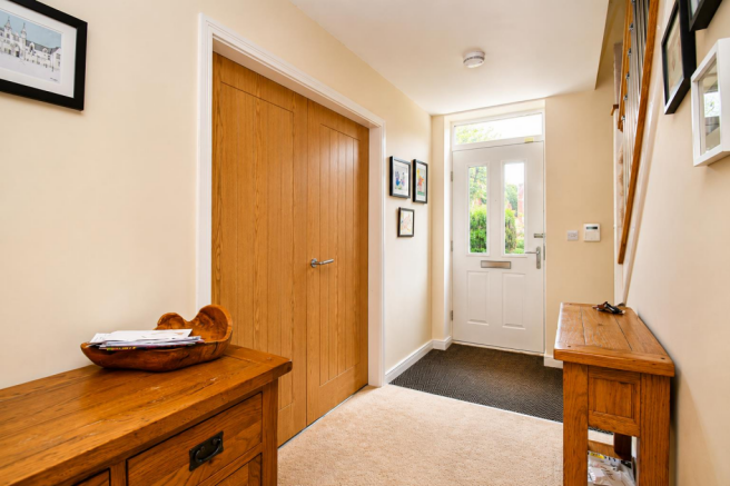 5 bed Detached for sale Image 6