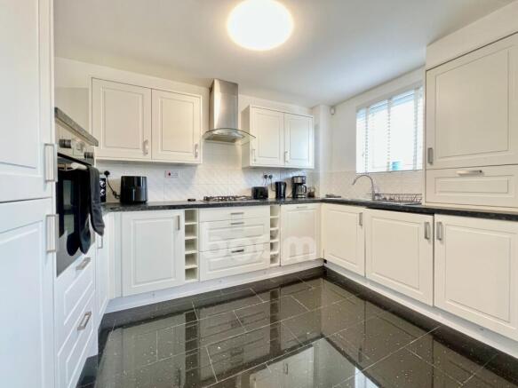 KITCHEN PROPERTY RENFREW WHIMBREL WYND