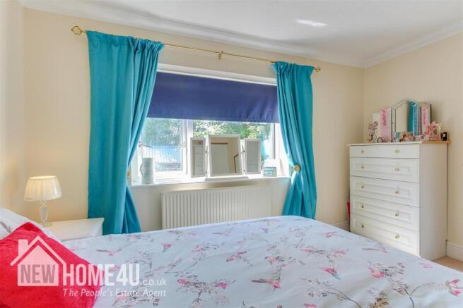 MASTER BEDROOM: