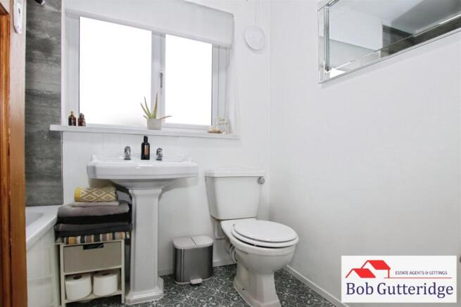 FIRST FLOOR BATHROOM