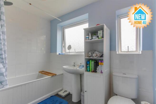 FAMILY BATHROOM: