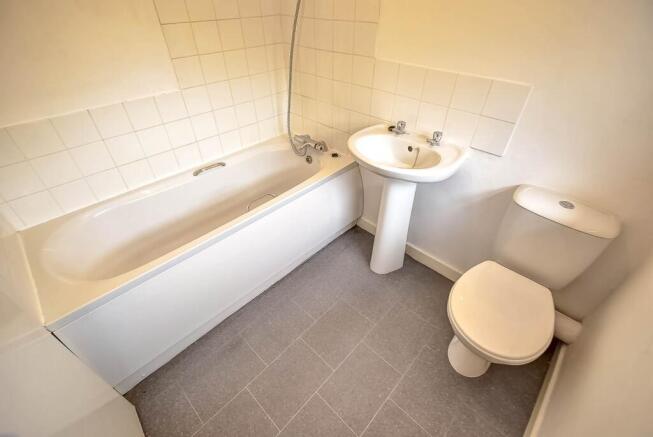 2 bed Terraced to rent Image 10