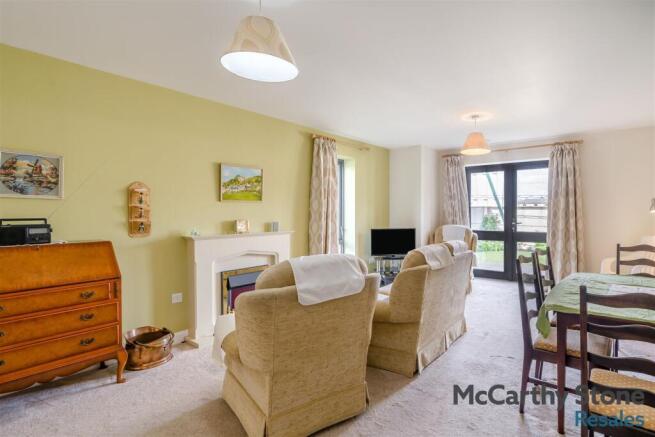 2 bed Apartment for sale Image 4