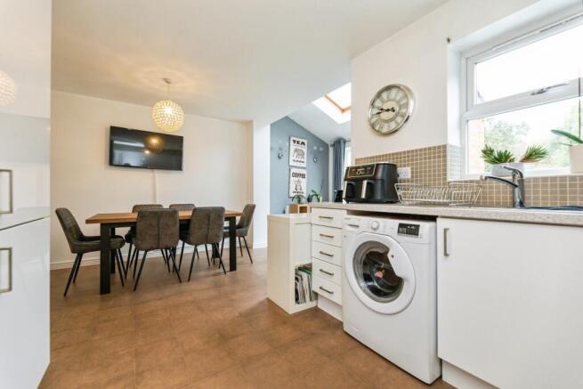 4 bed Semi-Detached for sale Image 7