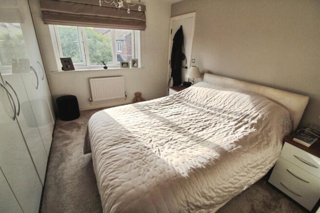 5 bed Detached for sale Image 9