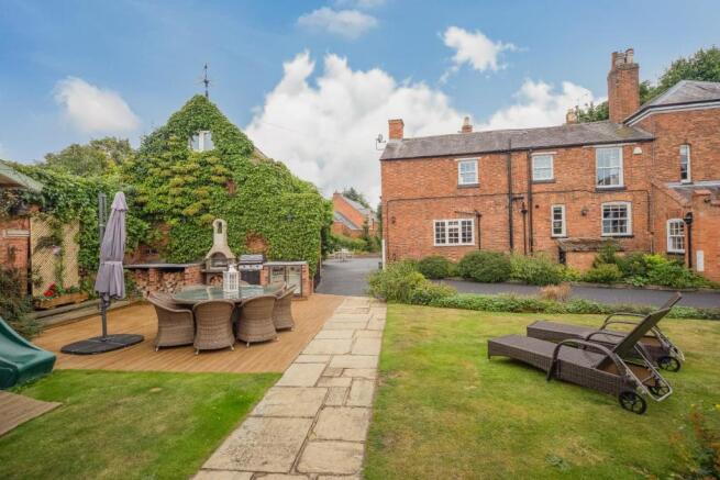 The-Square-Leicestershire-detached-house-Littletho
