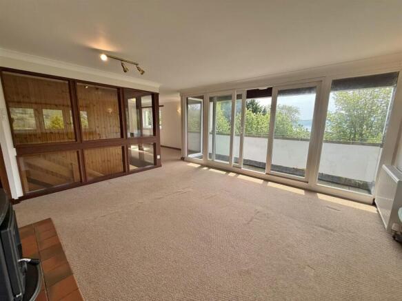 Lounge to balcony