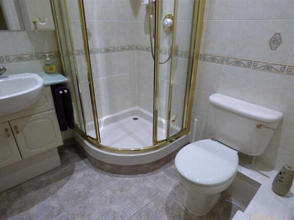 EN SUITE SHOWER ROOM