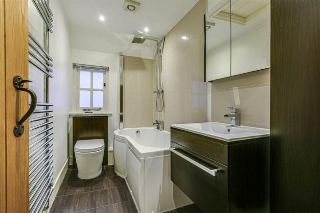 14. Bathroom.jpg