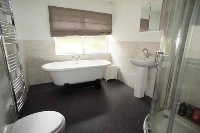 LUXURY BATHROOM ENSU
