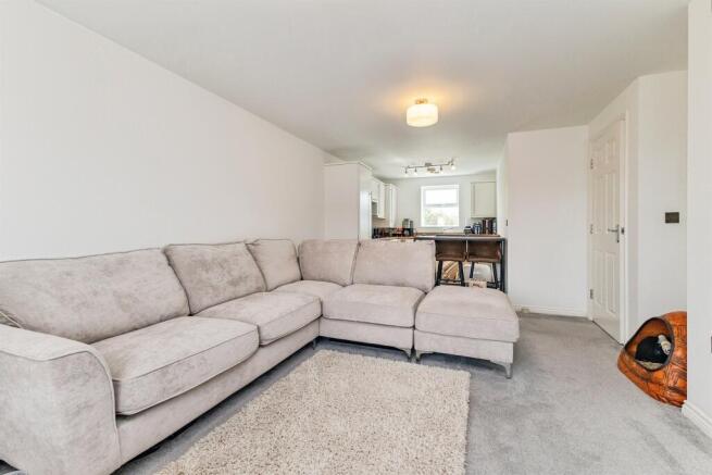 2 bed Apartment for sale Image 4