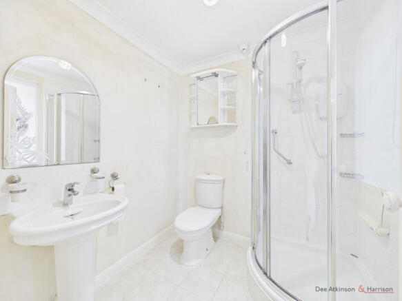 4 bed Detached Bungalow for sale Image 8
