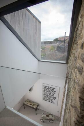 FIRST FLOOR LANDING