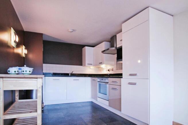 2 bed Flat for sale Image 4