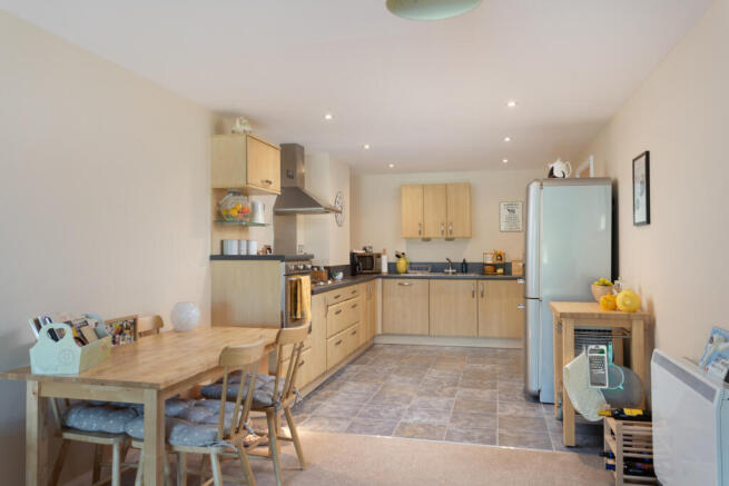 2 bed Apartment for sale Image 4