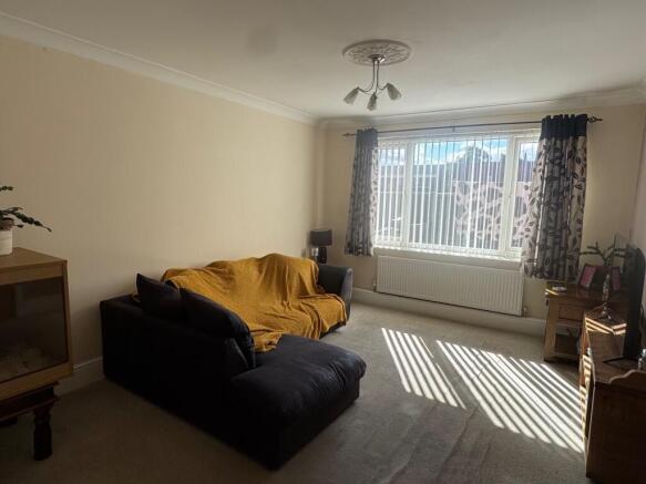 3 bed Town House for sale Image 2