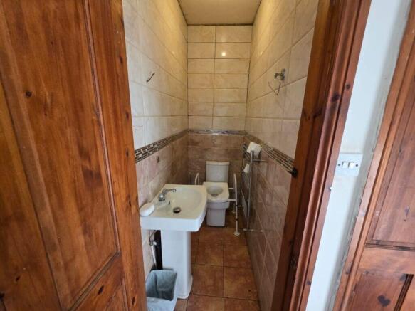 7 bed House for sale Image 11