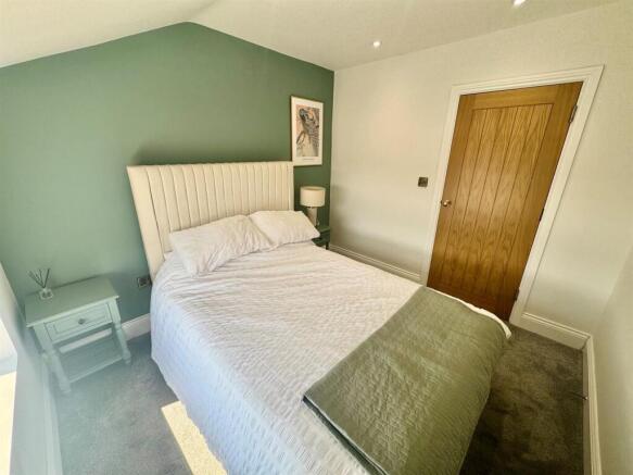 Bedroom b.jpg