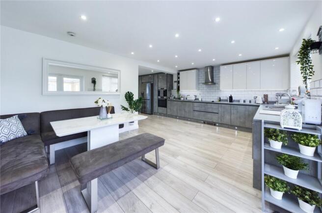 Diner/ Kitchen
