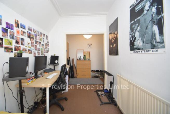 4 bed Terraced to rent Image 5