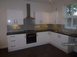 5, Lambgates, Hadfield, Glossop SK13 1AT