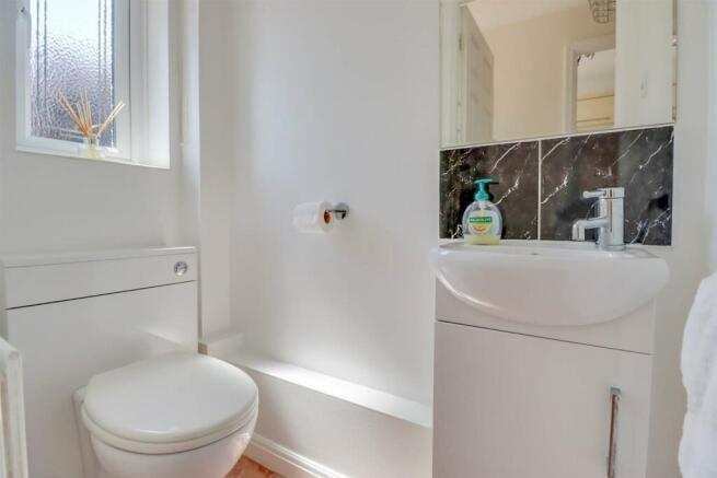 17 ERVINE PLACE INSIDE-9.jpg