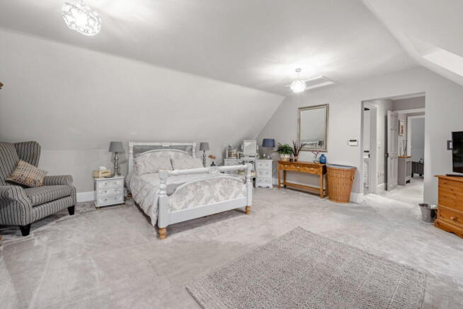 6 bed Detached for sale Image 8