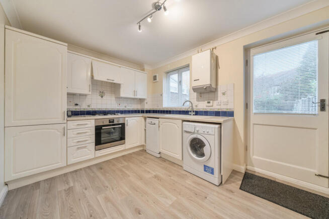 1376871-3-690d163...