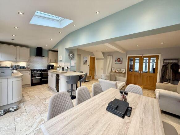 Henbury Drive, Woodley photo 4