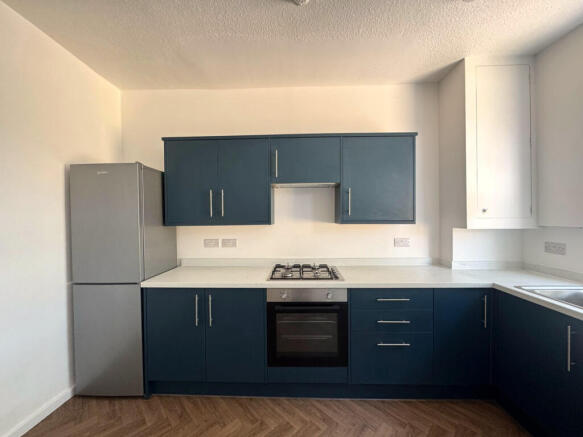 2 bed Terraced to rent Image 5