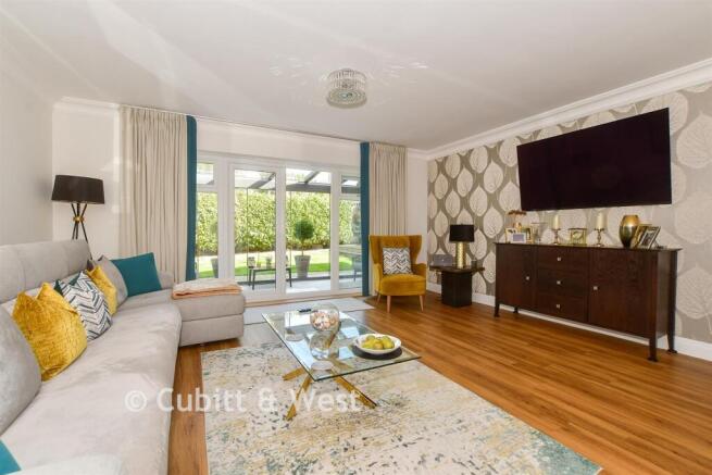 Lounge/Dining Room,
