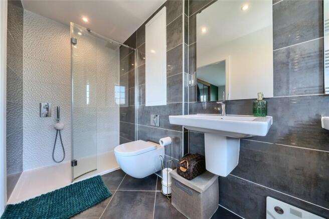 Master Bed En Suite