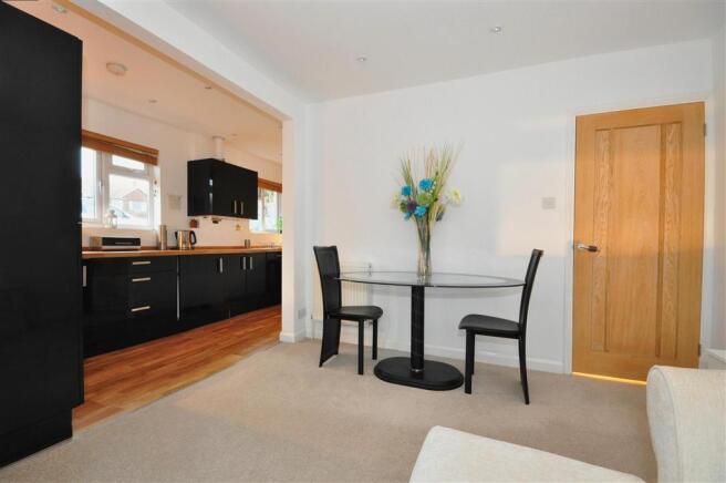 Lounge/Dining Area