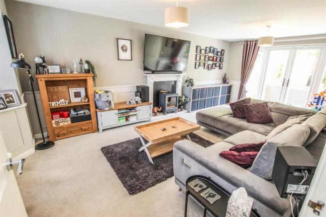 4 bed Detached for sale Image 10