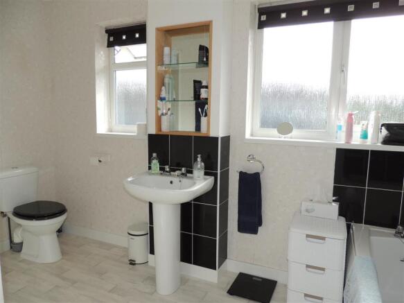 Family Bathroom: