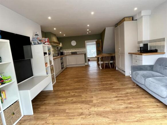 Kitchen/Dining Room