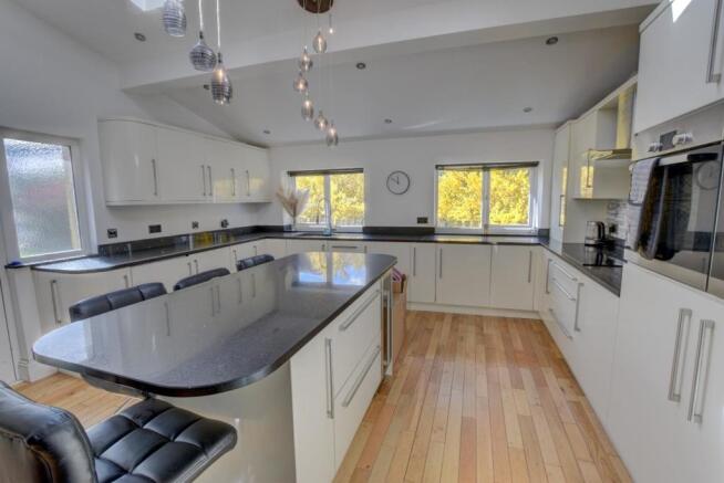 Kitchen 1.jpg