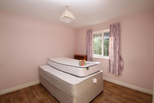bedroom 1.JPG