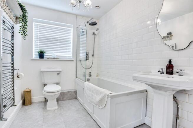 4 bed Detached for sale Image 12