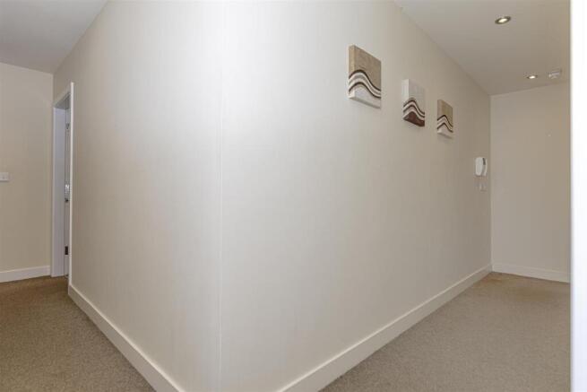 2 bed Apartment for sale Image 5