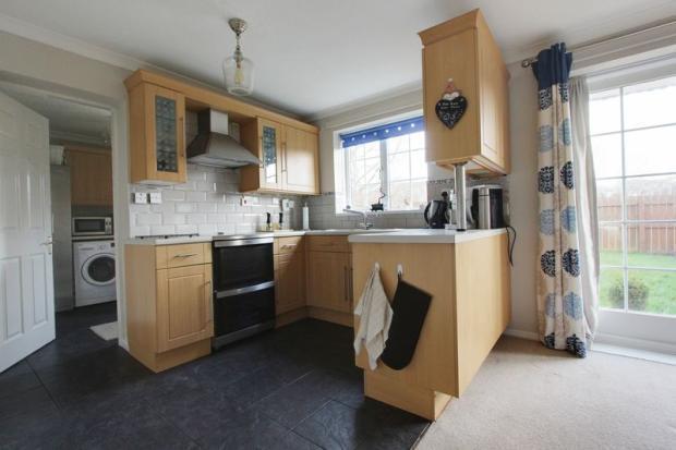 KITCHEN/DINING ROOM