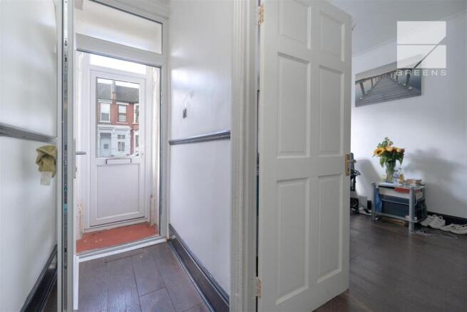 26 Leasownes Road_0006.jpg