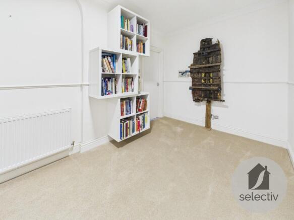 3 bed Ground Flat for sale Image 9