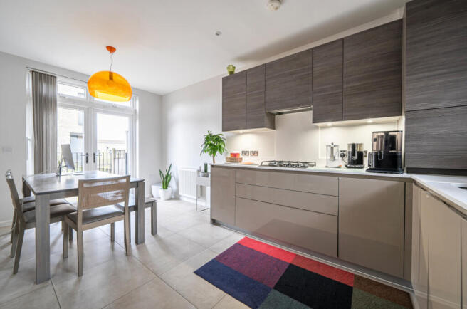 1439501-14-69cfec...