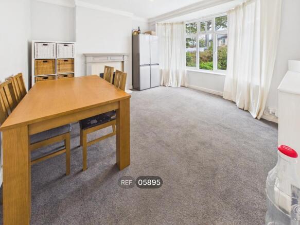3 bed Semi-Detached to rent Image 2
