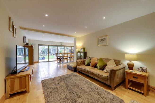 Offington Drive, Worthing, BN14 photo 4