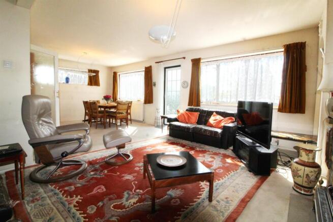 Living room e.jpg
