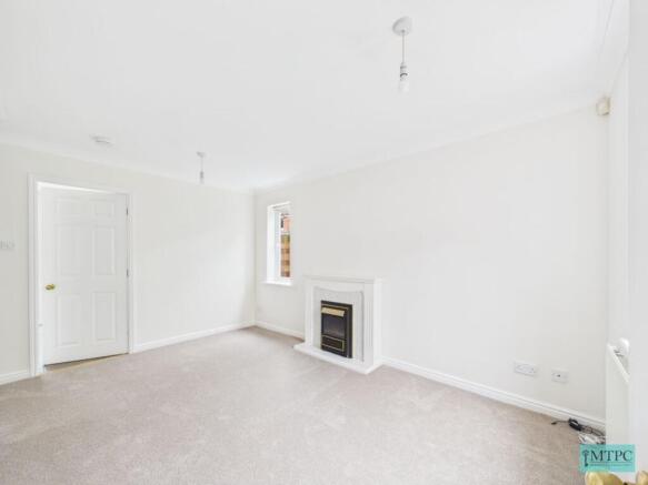 3 bed Semi-Detached to rent Image 12