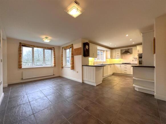 Open-Plan Living/Dining Kitchen 399