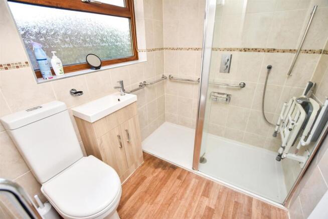 Shower Room ( Off Kitchen)